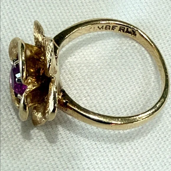 Solid 14K Gold Rare Vintage Floral 3 gram Ring with Genuine Ruby Stone. Size 3